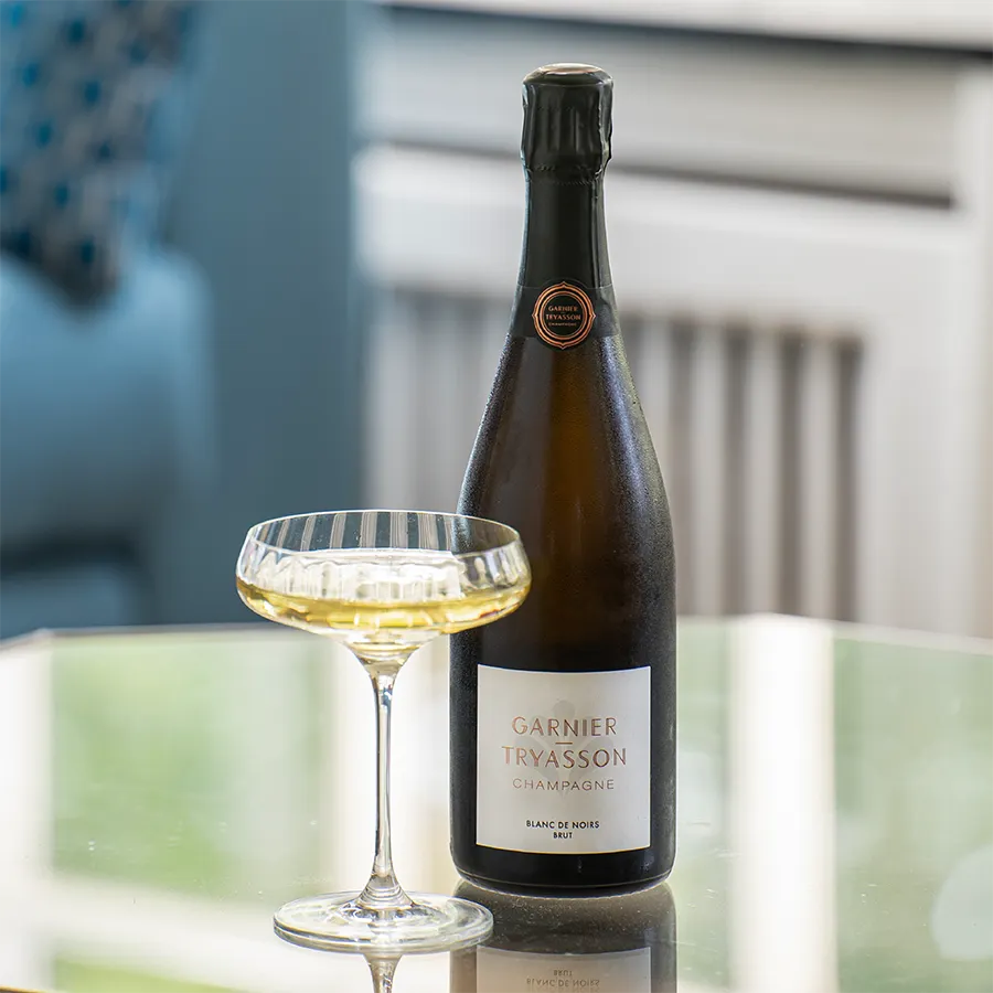 Champagner Garnier Tryasson mit Glas Champagner Garnier Tryasson mit Glas